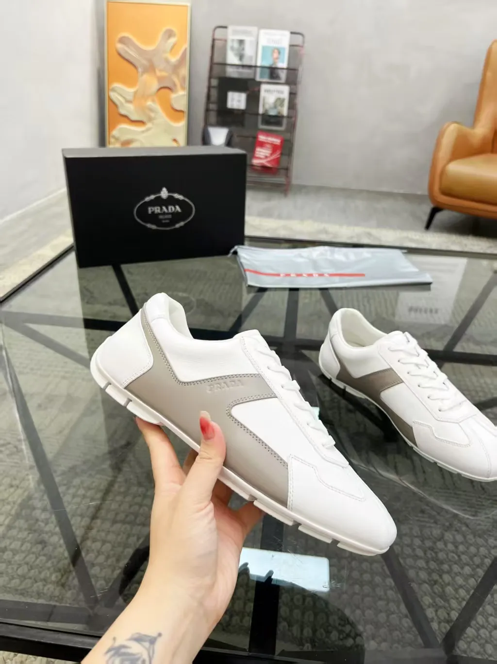 Factory P440💰Prada new men's genuine leather sports shoes, the highest version on the market, any comparison is welcome🆚! The original leather has excellent texture and is super high-end! Fetal sheep net lining imported from Italy, removable pad! Luxurious materials and fine workmanship, highly recommended! Code number: 38--45
